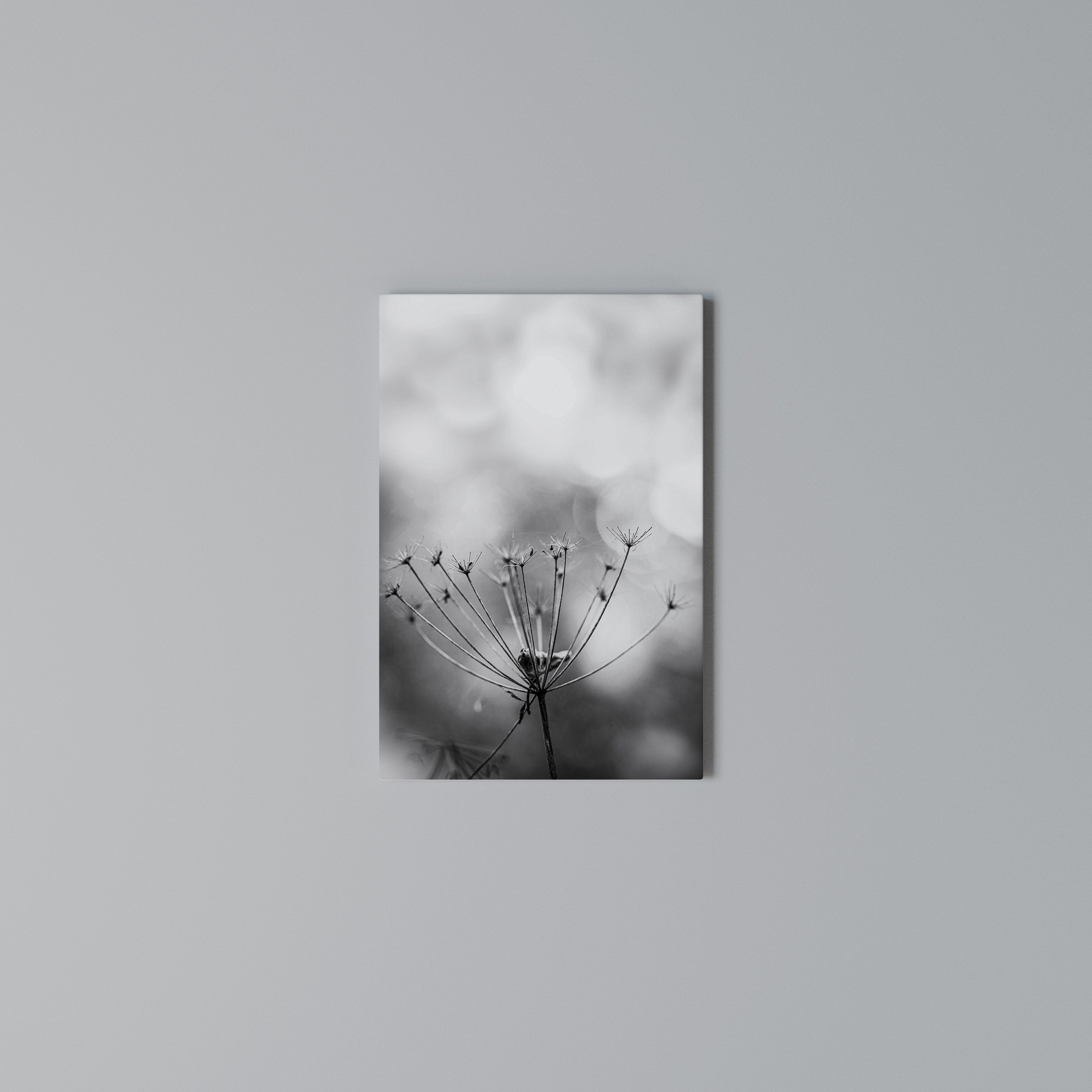 MINIMALIST BLOOM Pionowy obraz na płótnie