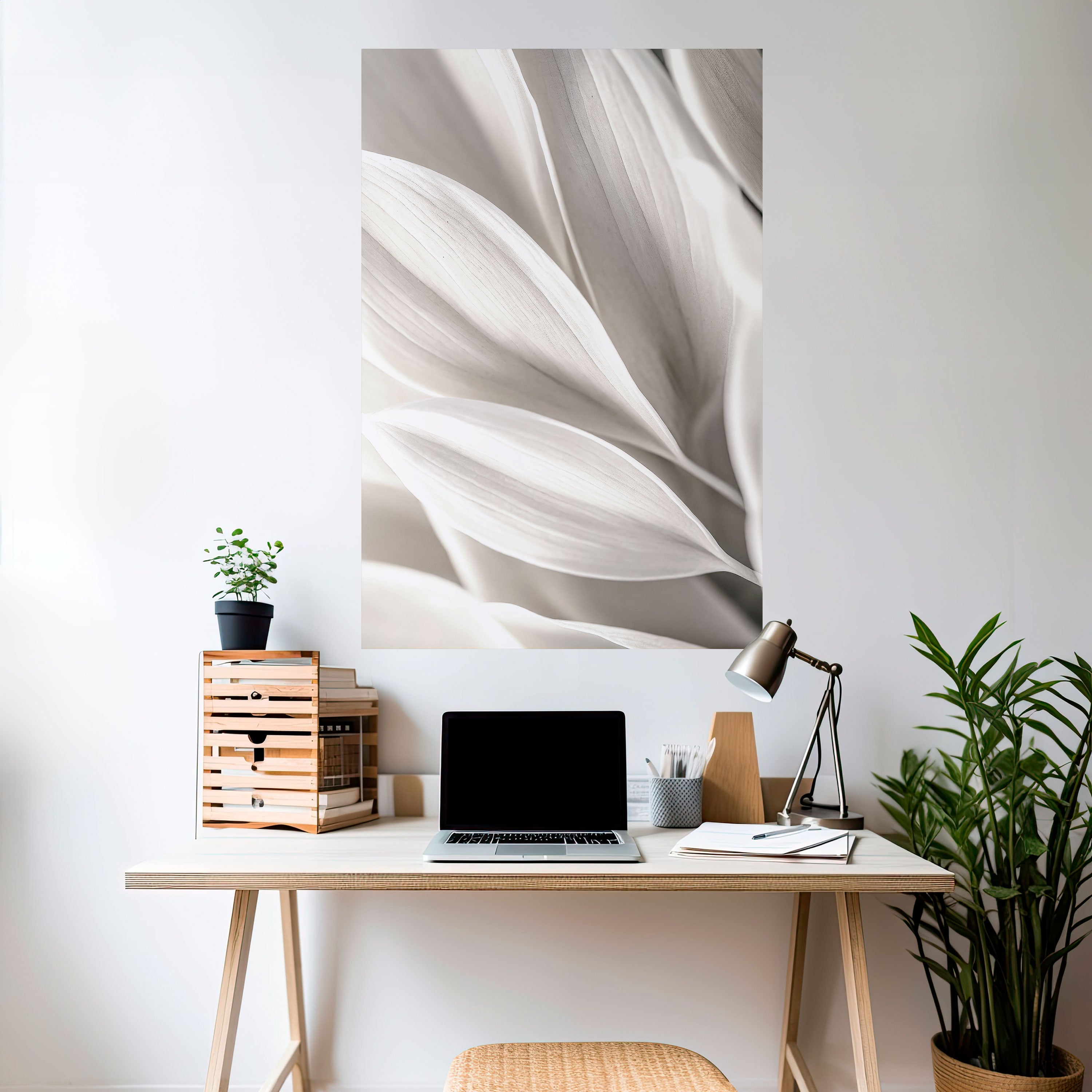 WHISPERS OF WHITE Naklejka/Plakat pionowy