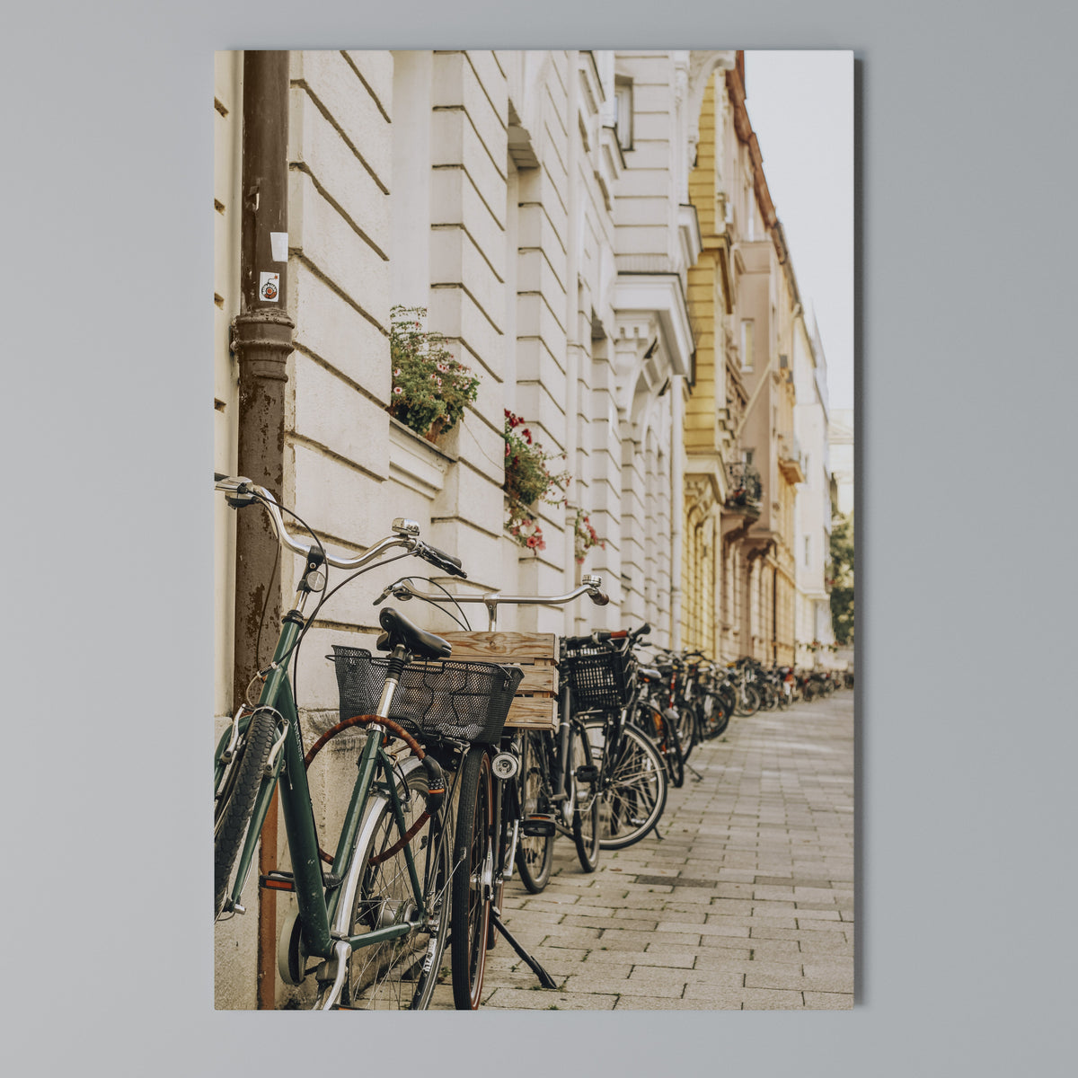 URBAN CYCLE HAVEN Pionowy obraz na płótnie