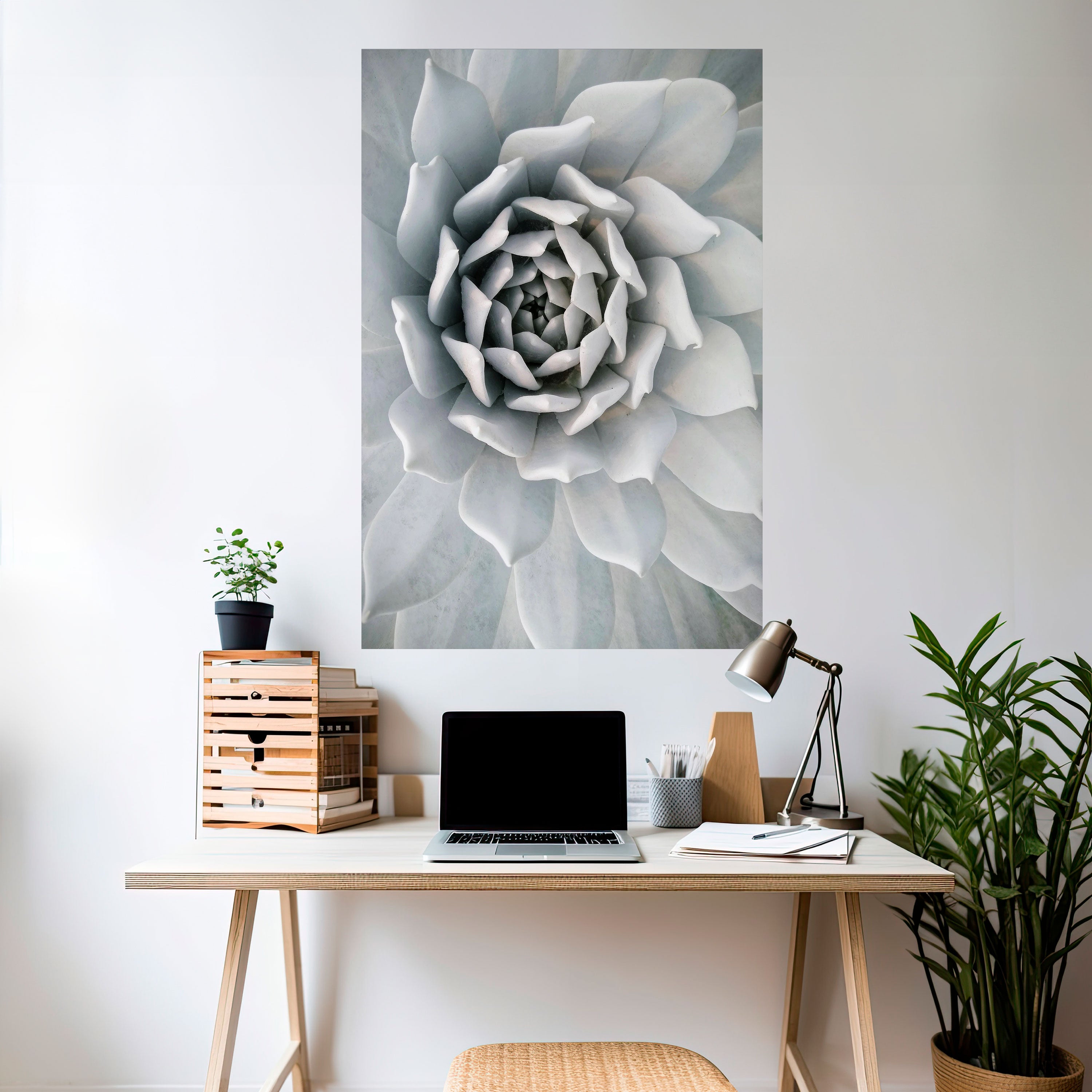 ELEGANT PETAL SWIRL Naklejka/Plakat pionowy