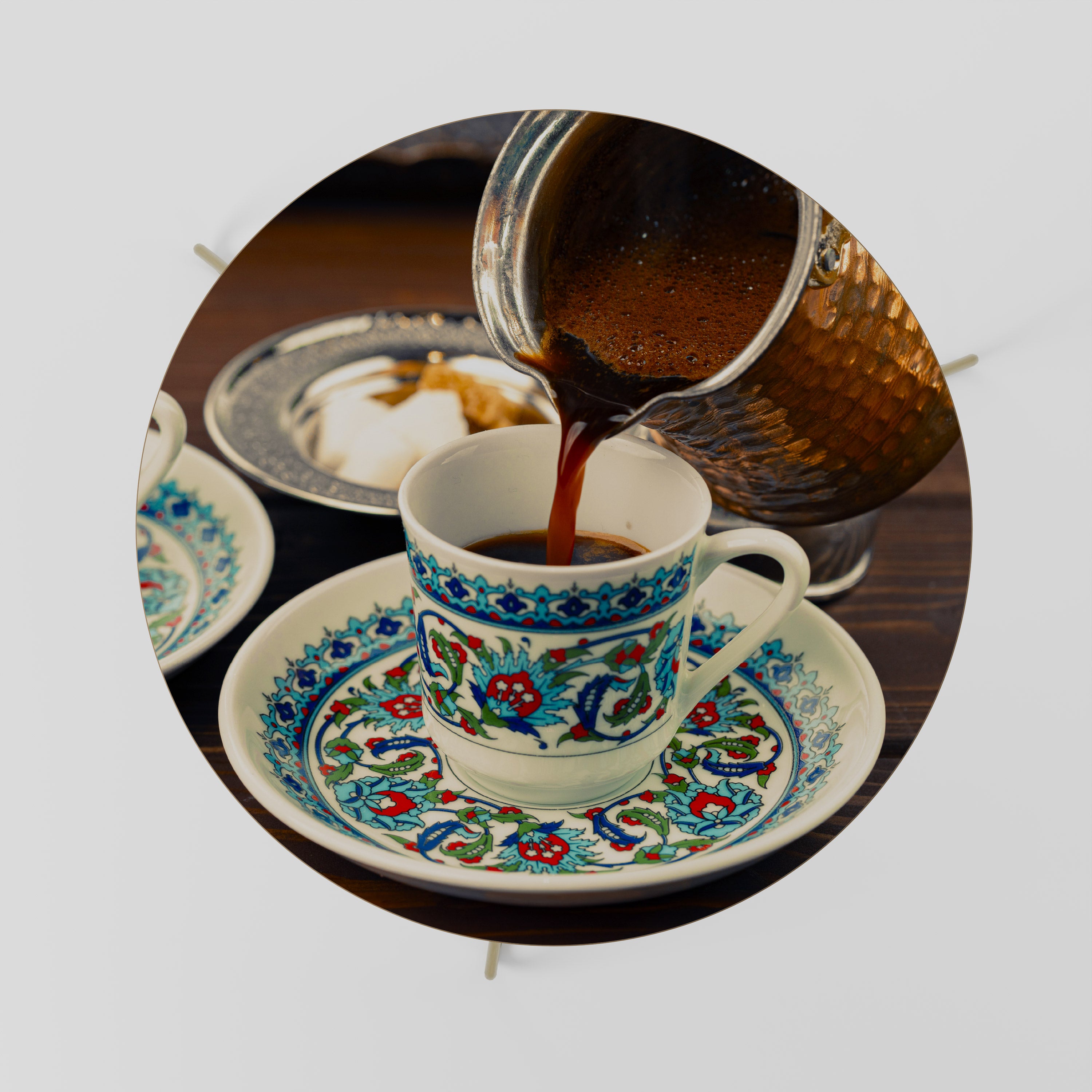 TRADITION IN A CUP Stolik kawowy duży