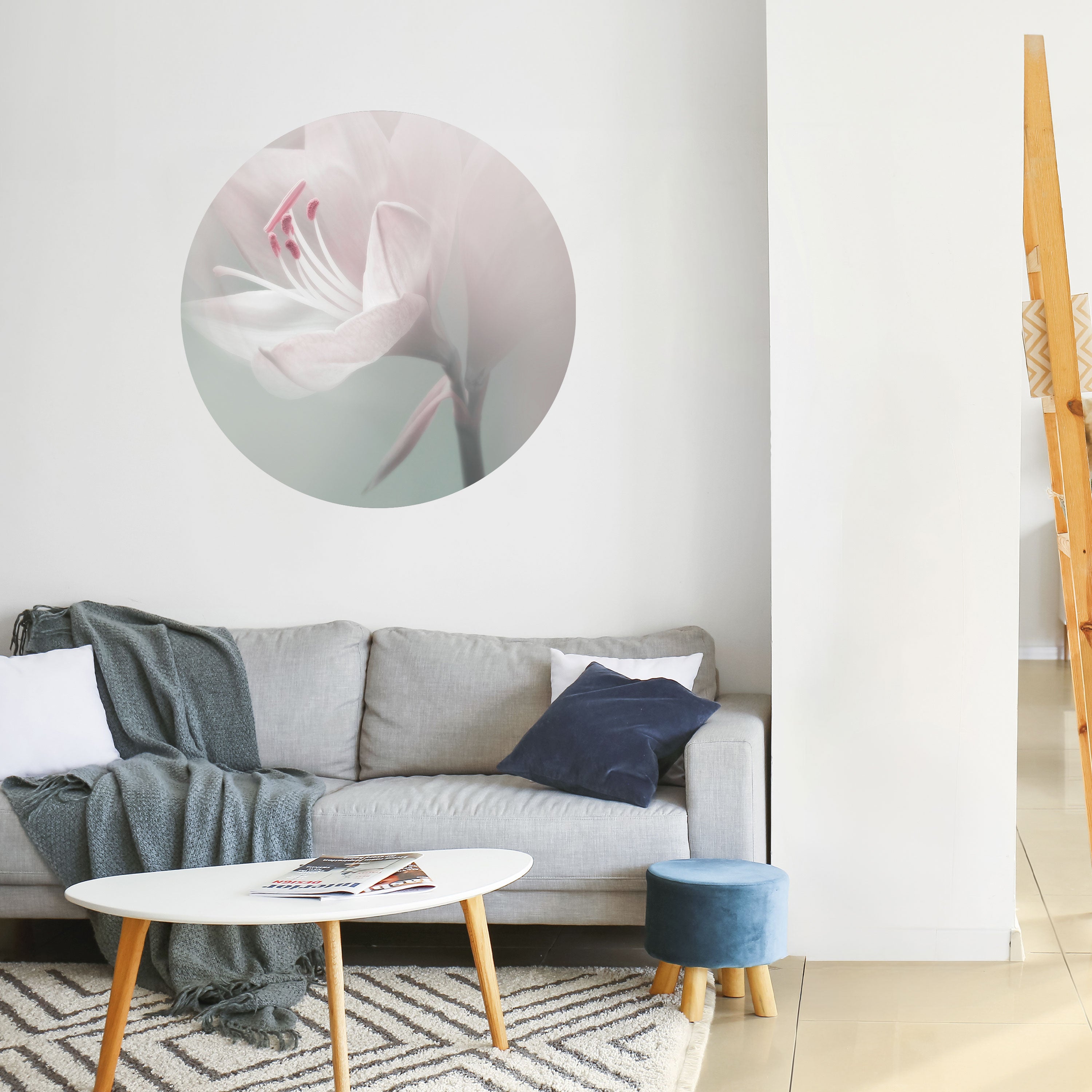 GENTLE LILY Naklejka okrągła