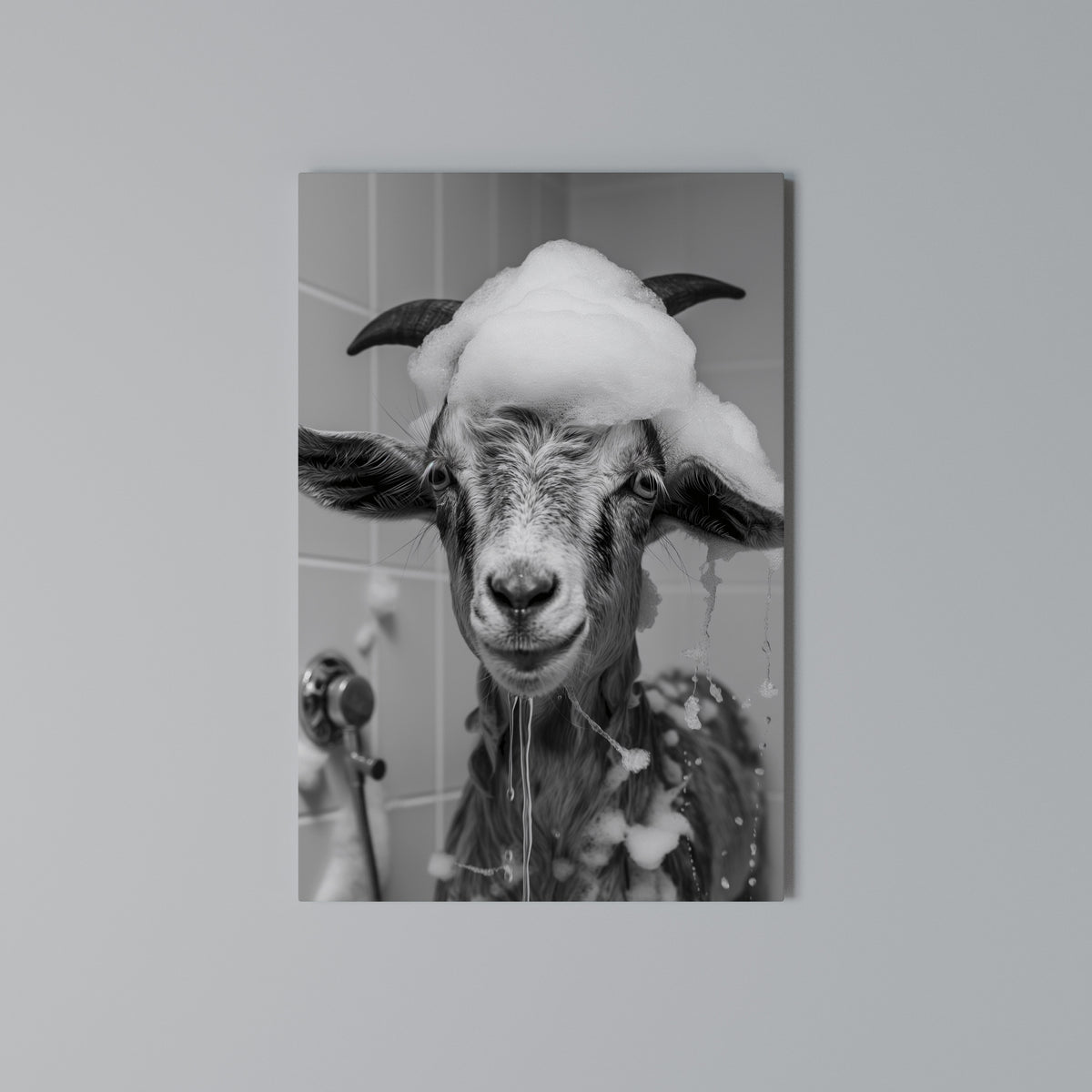 SOAPY GOAT GIGGLES Pionowy obraz na płótnie