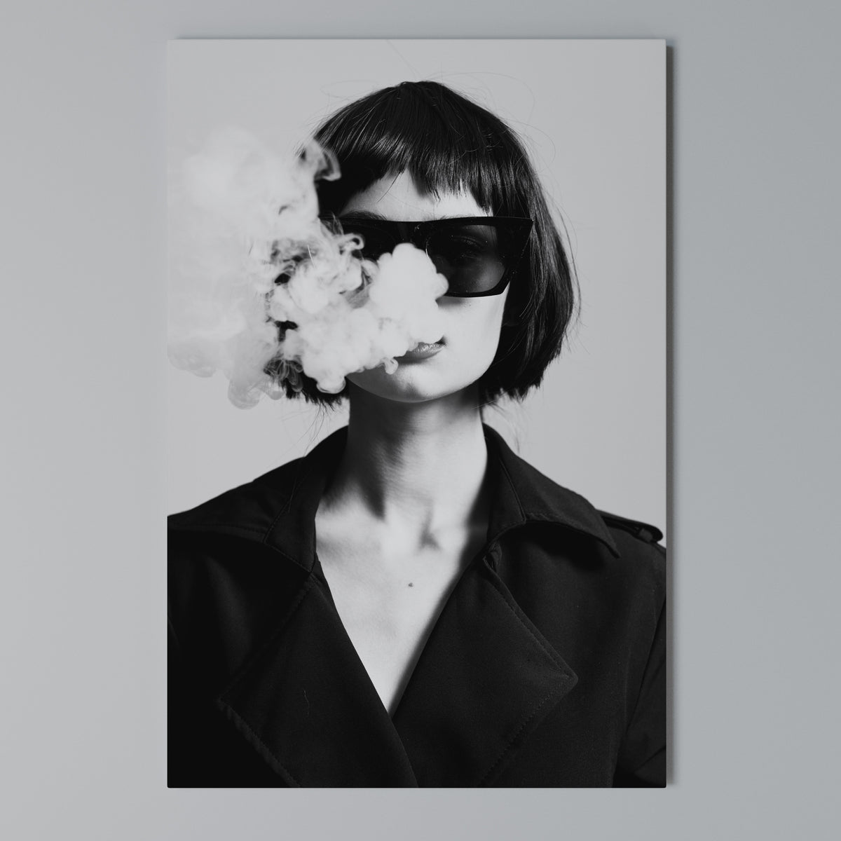 SMOKY BELLE Pionowy obraz na płótnie