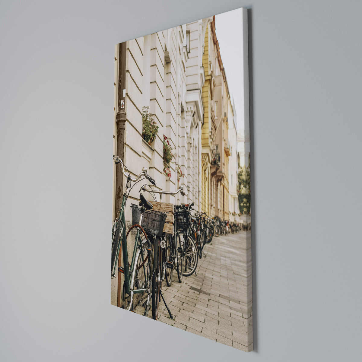 URBAN CYCLE HAVEN Pionowy obraz na płótnie