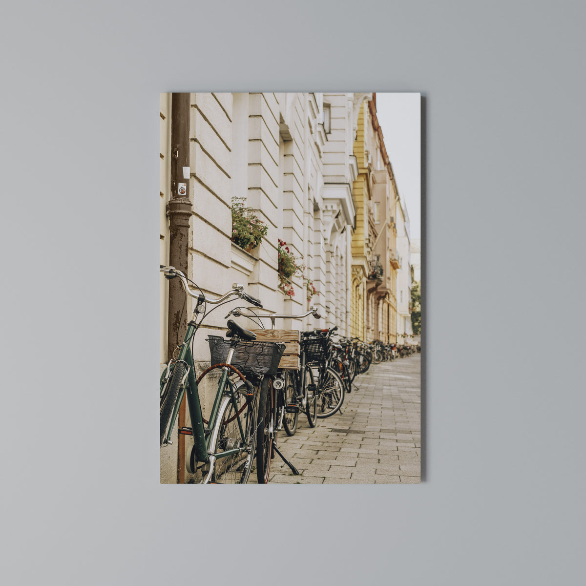 URBAN CYCLE HAVEN Pionowy obraz na płótnie