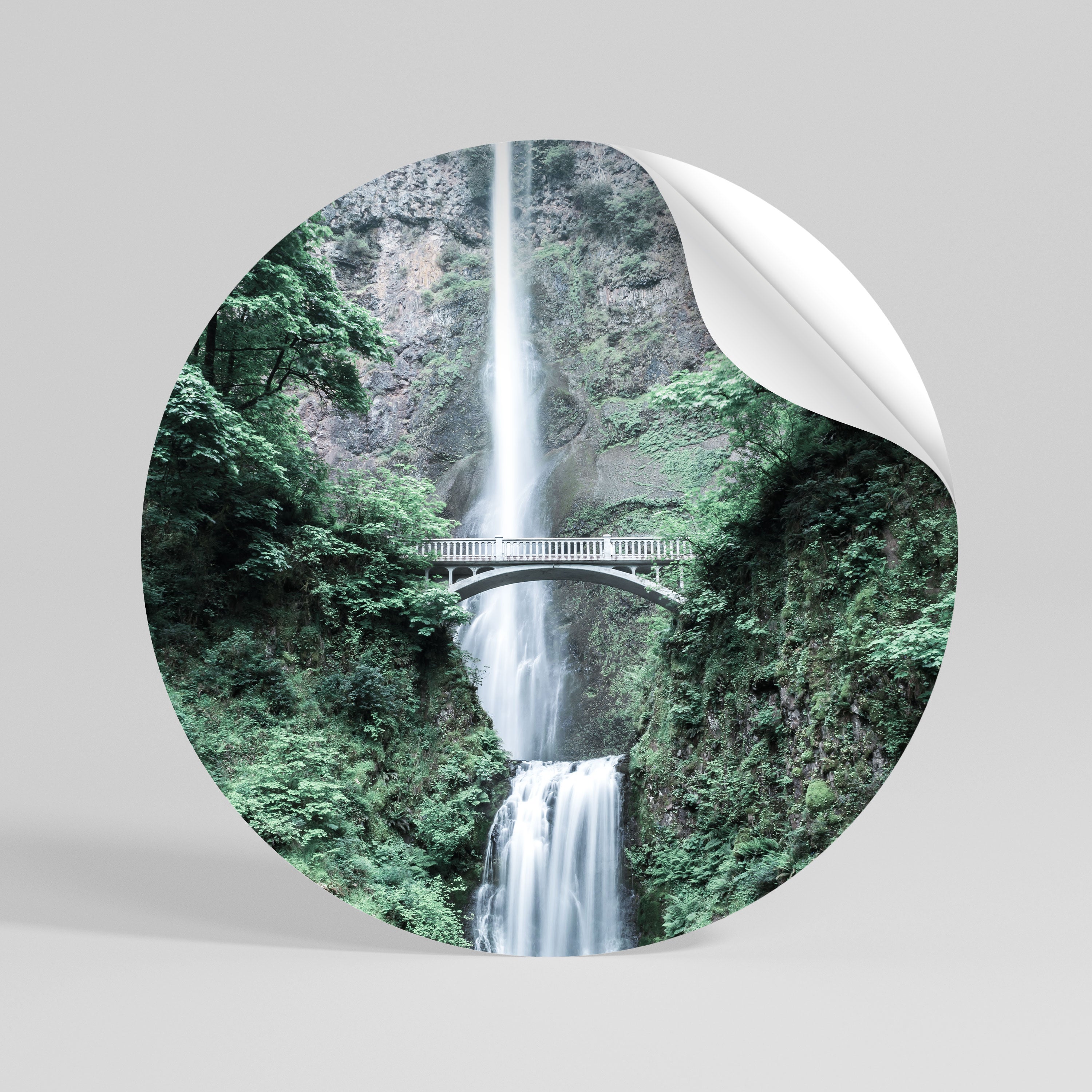 MYSTICAL WATERSCAPE BRIDGE Naklejka - okrągła