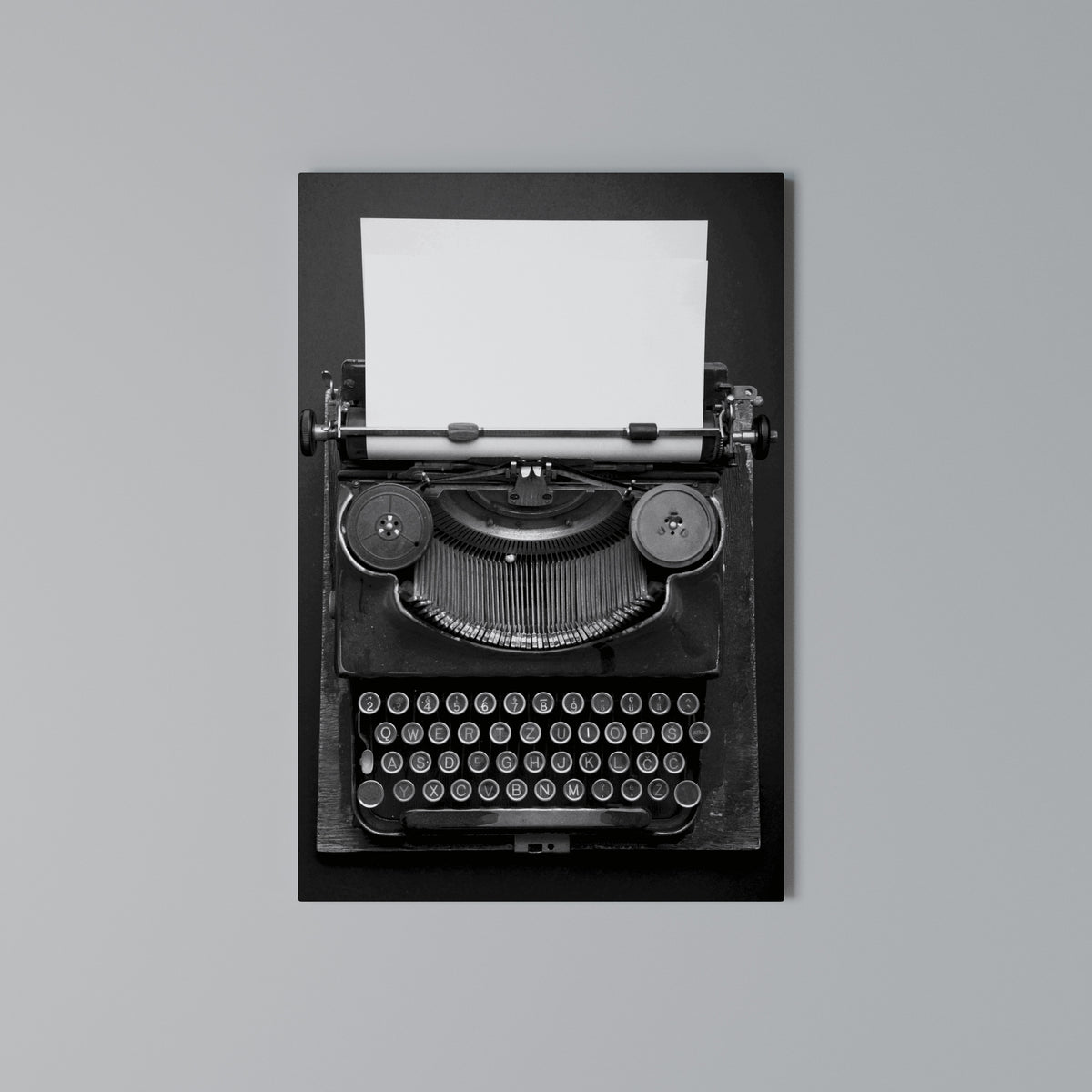 TYPEWRITER SYMPHONY Pionowy obraz na płótnie