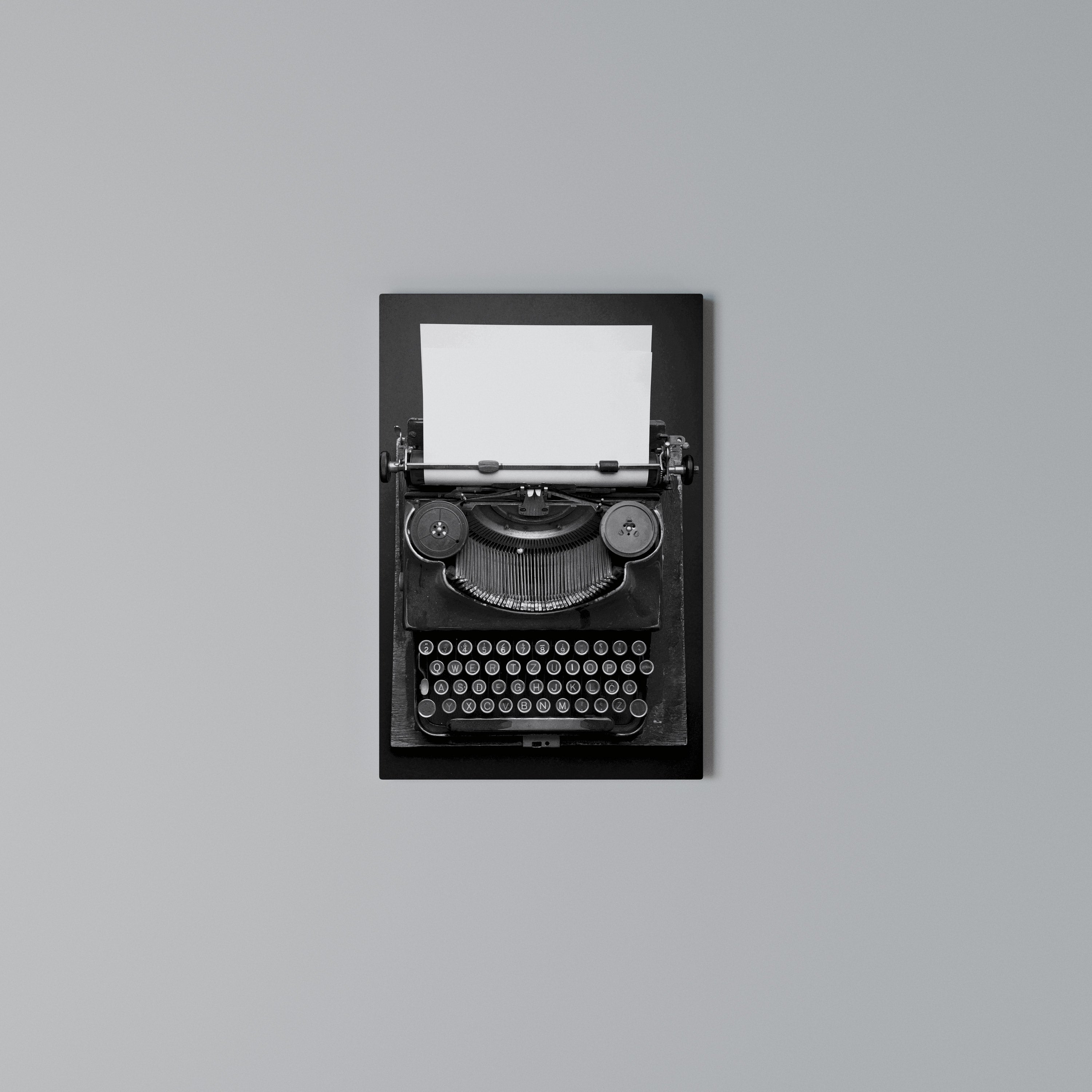 TYPEWRITER SYMPHONY Pionowy obraz na płótnie