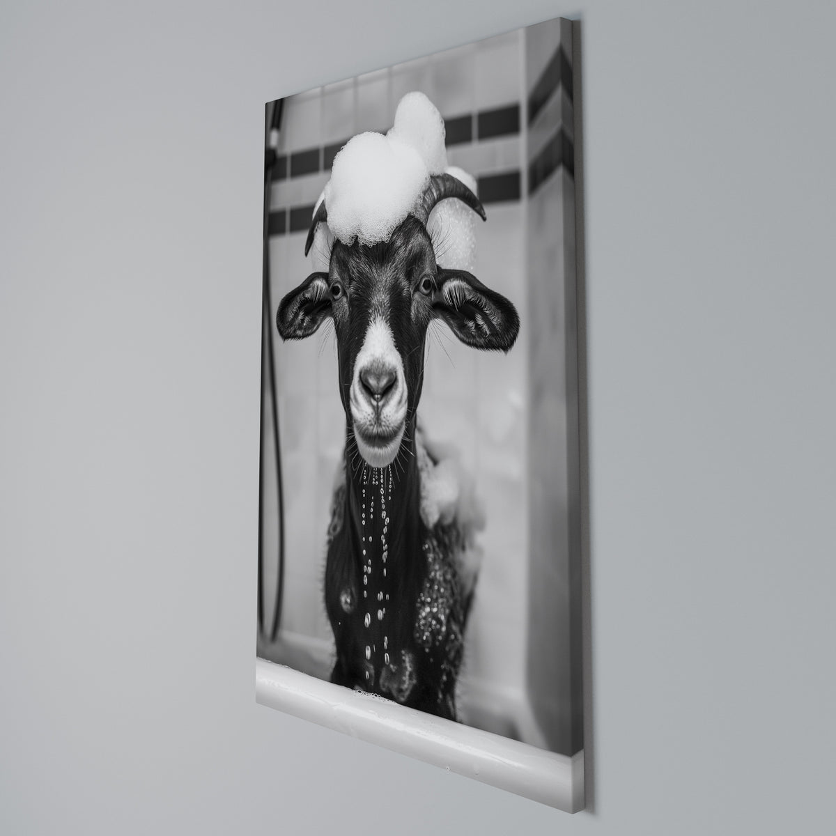 BUBBLE-BATHED BLISS Pionowy obraz na płótnie